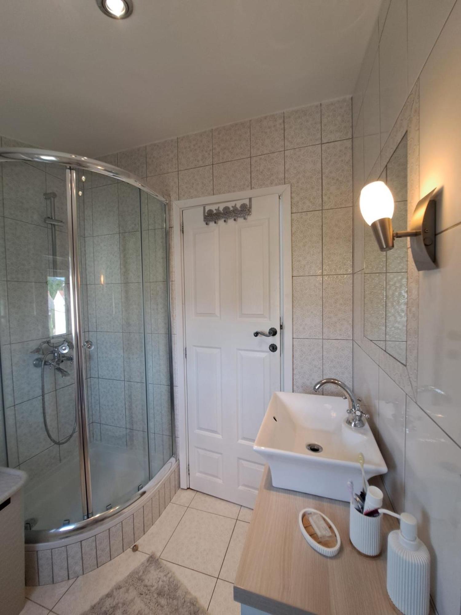Apartman Lucia Posedarje Exteriér fotografie